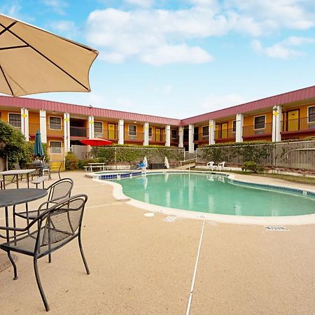 Economy Inn & Suites دينتون المظهر الخارجي الصورة