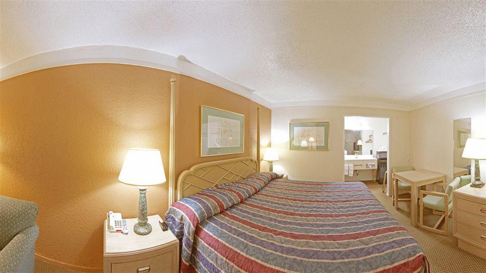 Economy Inn & Suites دينتون المظهر الخارجي الصورة