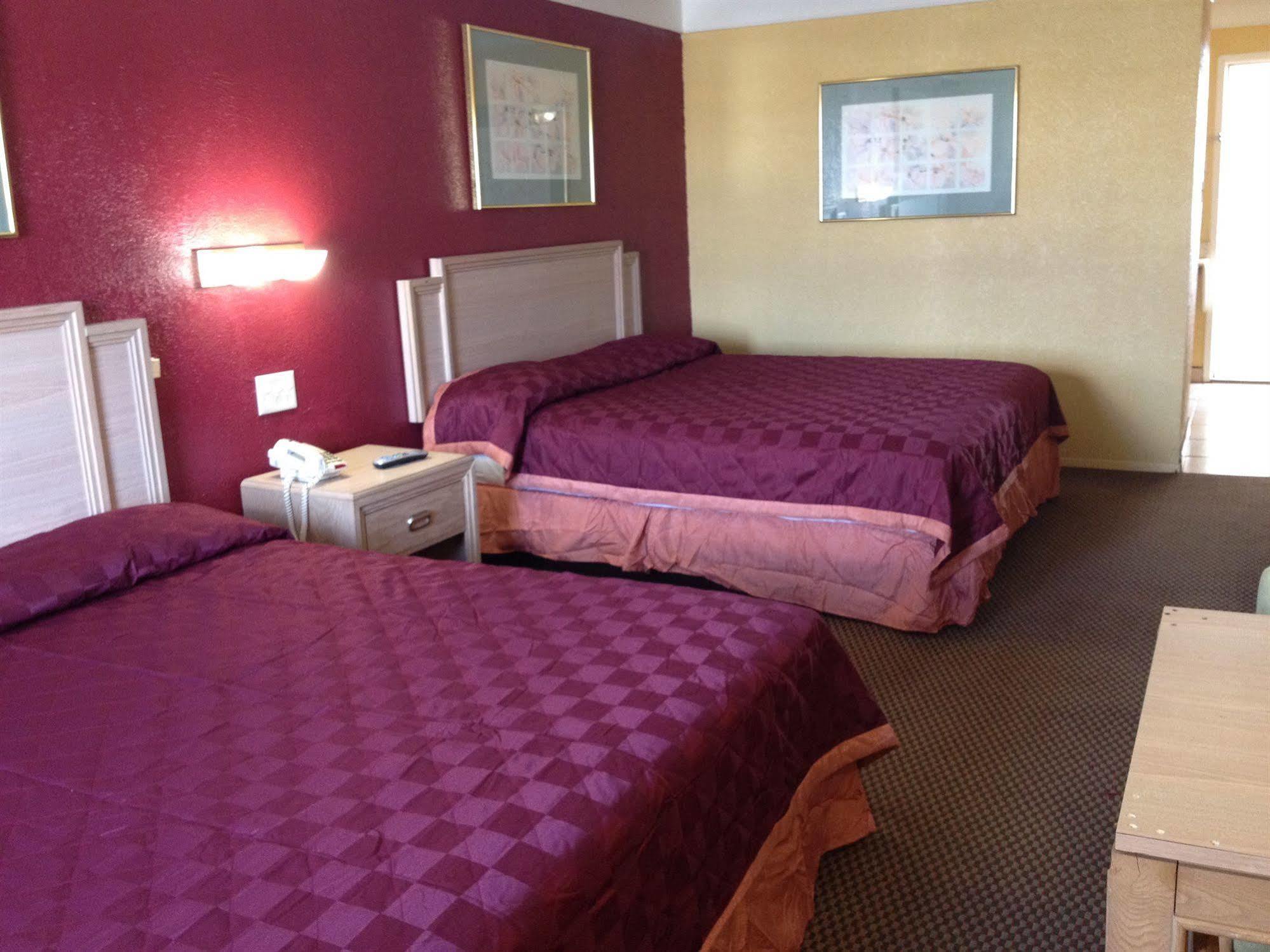 Economy Inn & Suites دينتون المظهر الخارجي الصورة