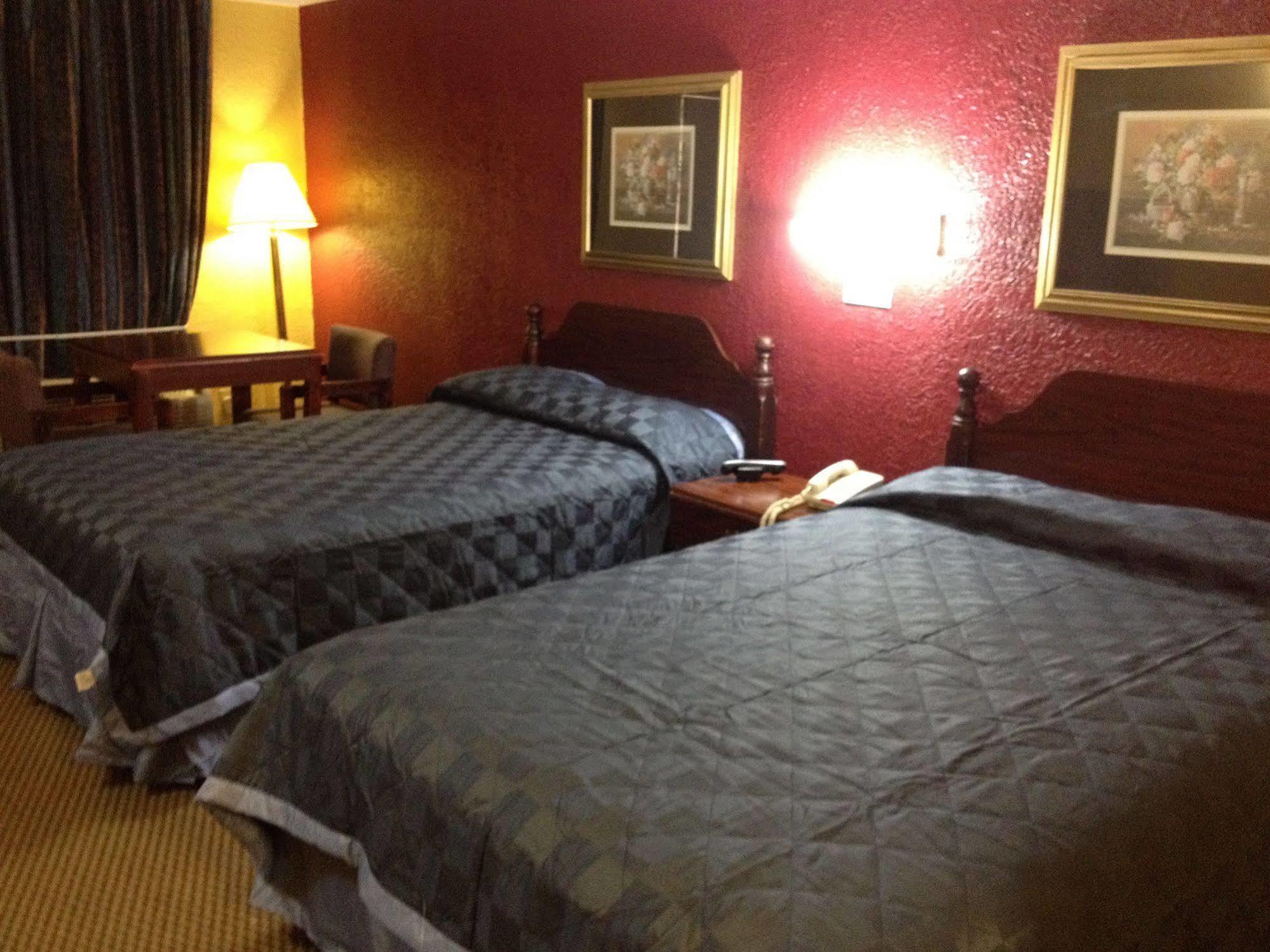 Economy Inn & Suites دينتون المظهر الخارجي الصورة