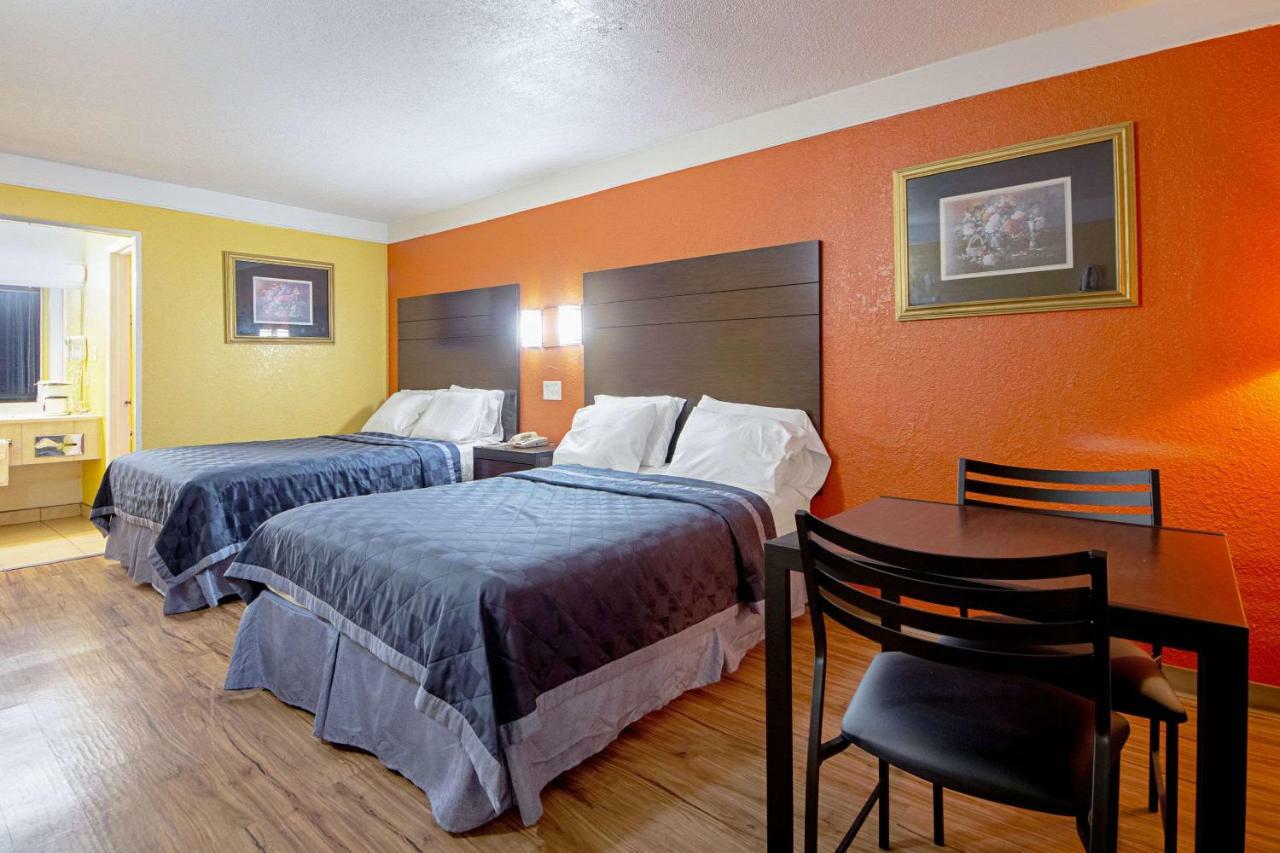 Economy Inn & Suites دينتون المظهر الخارجي الصورة
