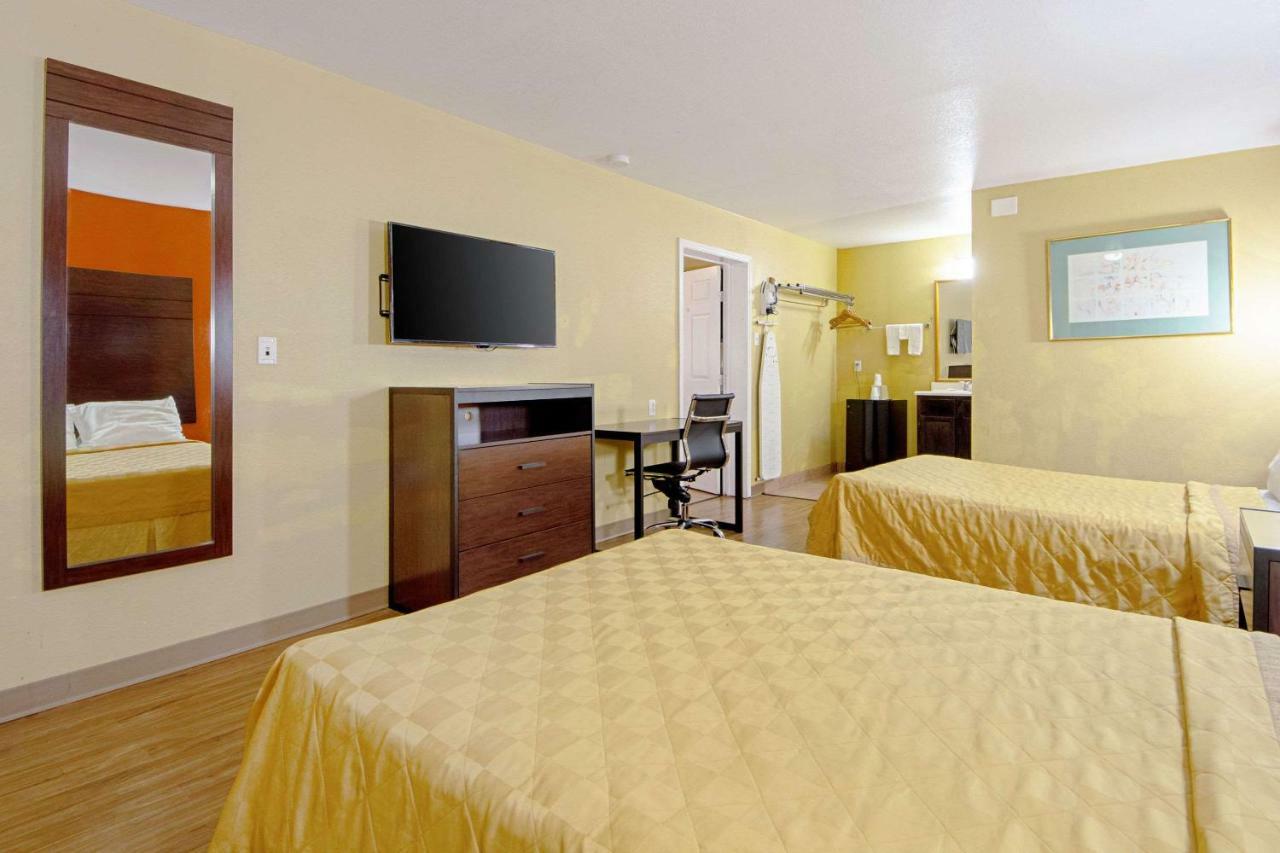 Economy Inn & Suites دينتون المظهر الخارجي الصورة