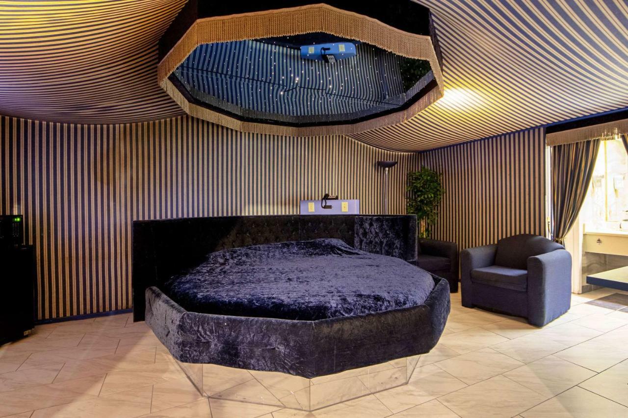 Economy Inn & Suites دينتون المظهر الخارجي الصورة