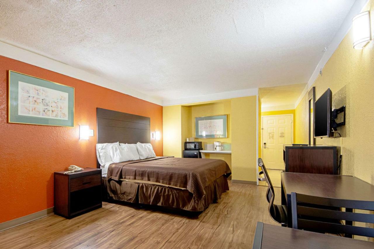 Economy Inn & Suites دينتون المظهر الخارجي الصورة