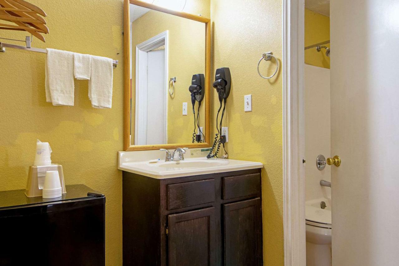 Economy Inn & Suites دينتون المظهر الخارجي الصورة