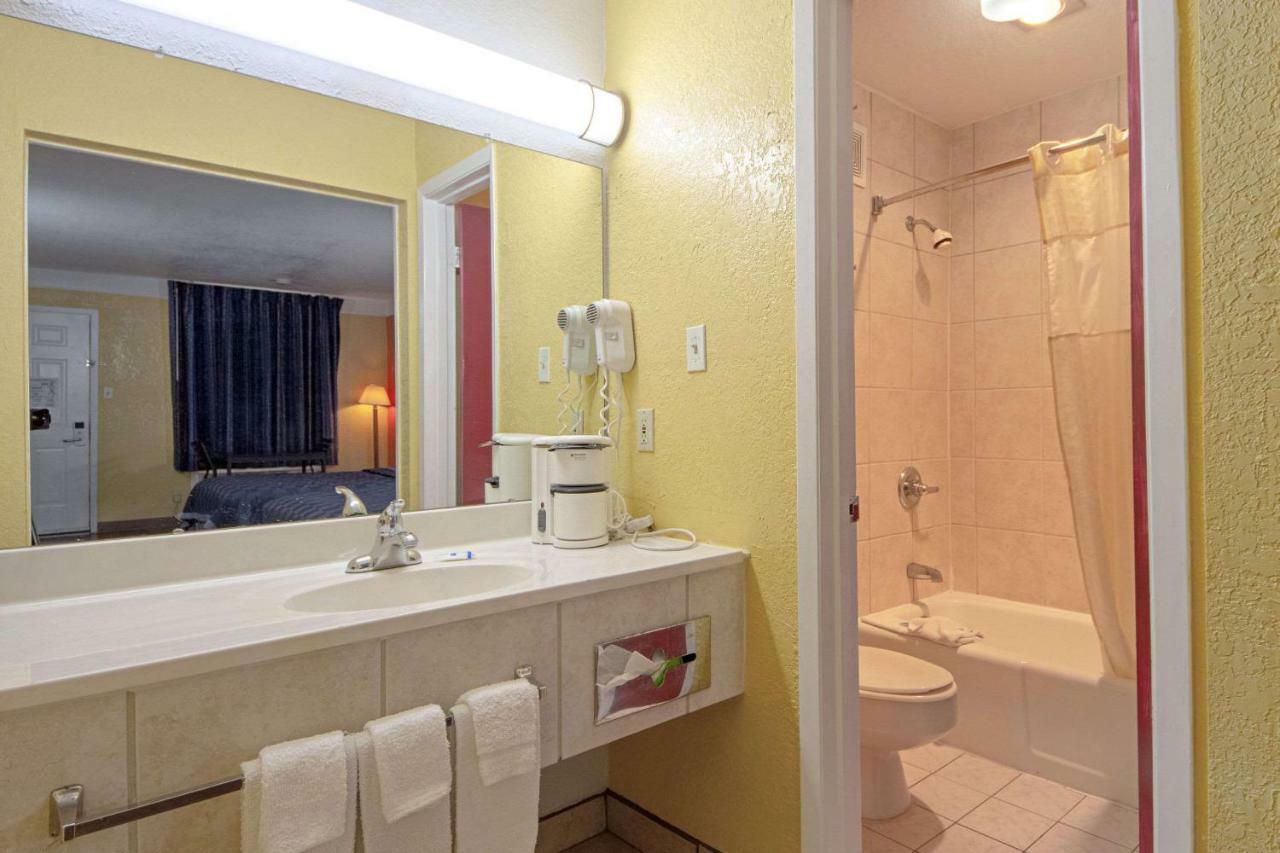Economy Inn & Suites دينتون المظهر الخارجي الصورة