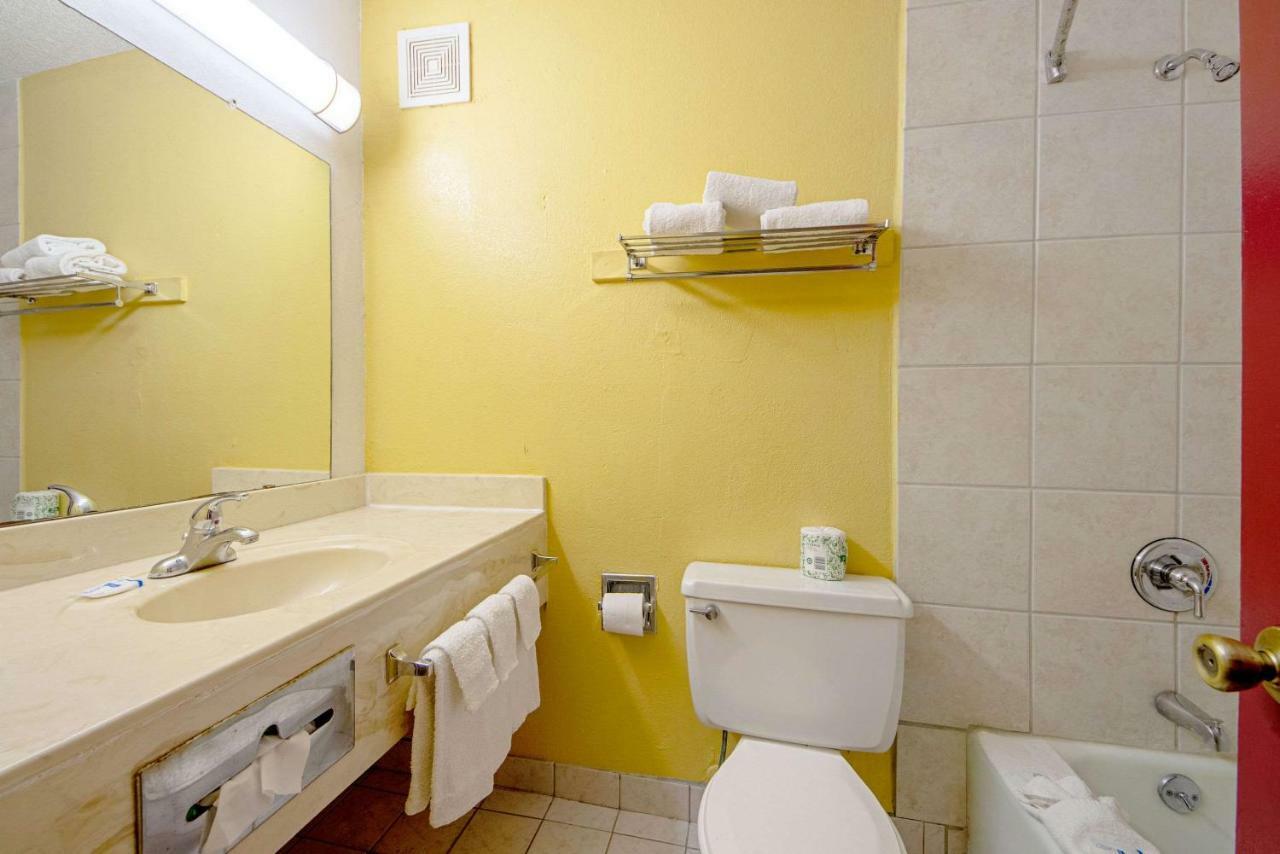 Economy Inn & Suites دينتون المظهر الخارجي الصورة