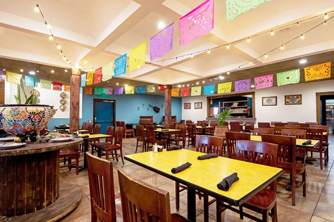 Economy Inn & Suites دينتون المظهر الخارجي الصورة