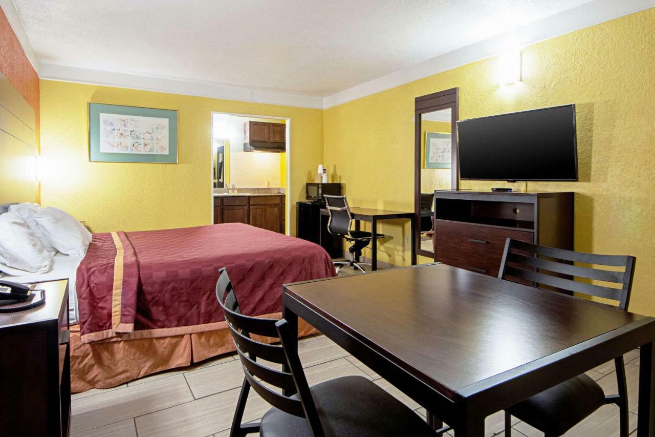 Economy Inn & Suites دينتون المظهر الخارجي الصورة