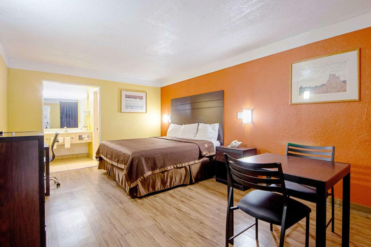 Economy Inn & Suites دينتون المظهر الخارجي الصورة