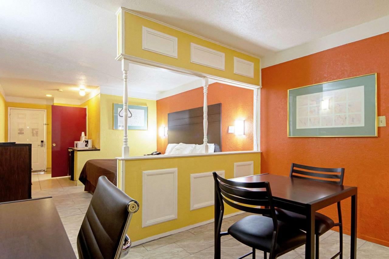 Economy Inn & Suites دينتون المظهر الخارجي الصورة