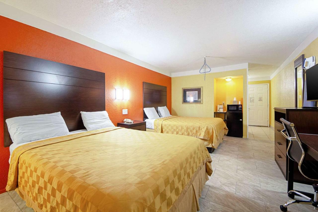 Economy Inn & Suites دينتون المظهر الخارجي الصورة