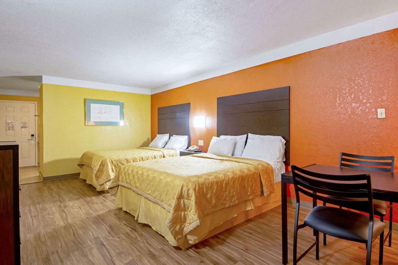 Economy Inn & Suites دينتون المظهر الخارجي الصورة