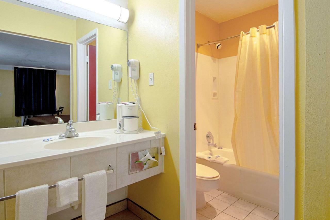 Economy Inn & Suites دينتون المظهر الخارجي الصورة