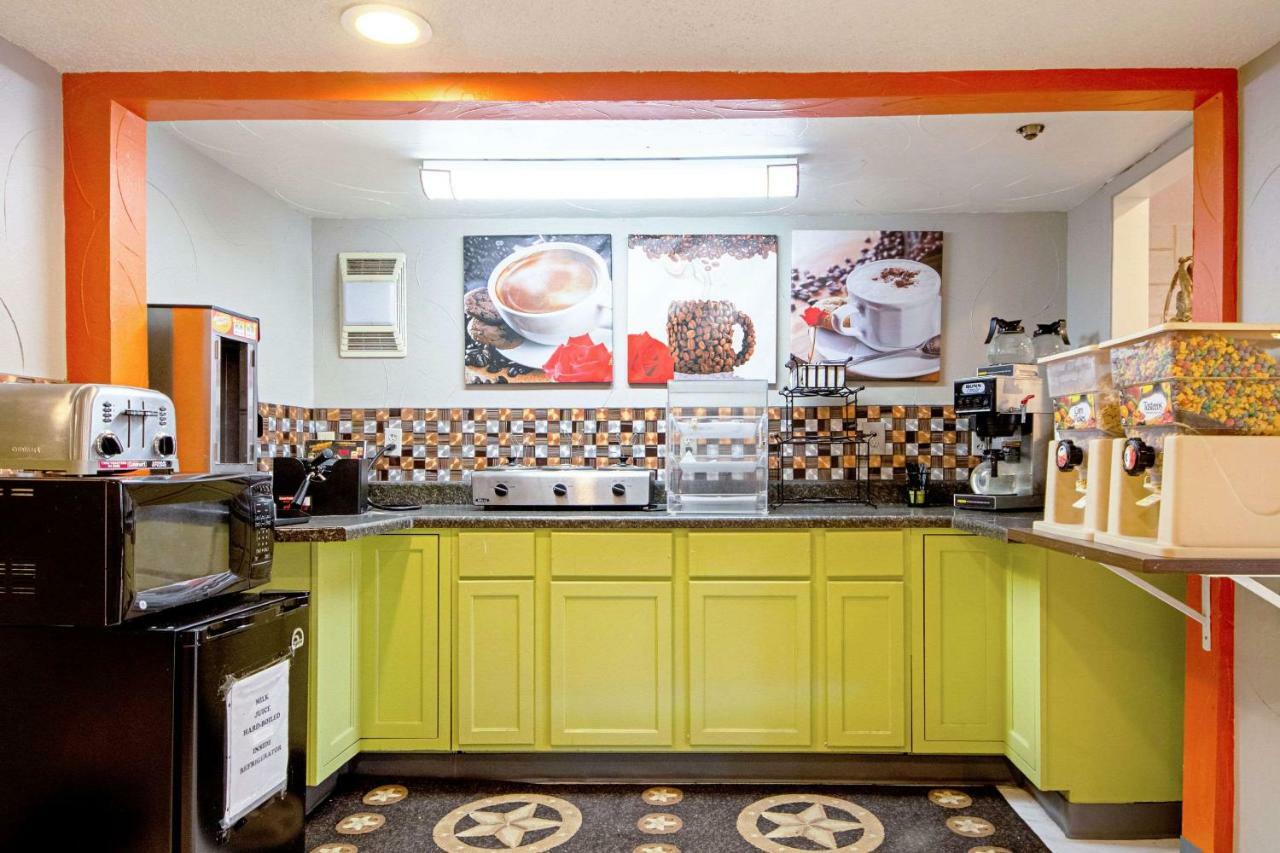 Economy Inn & Suites دينتون المظهر الخارجي الصورة
