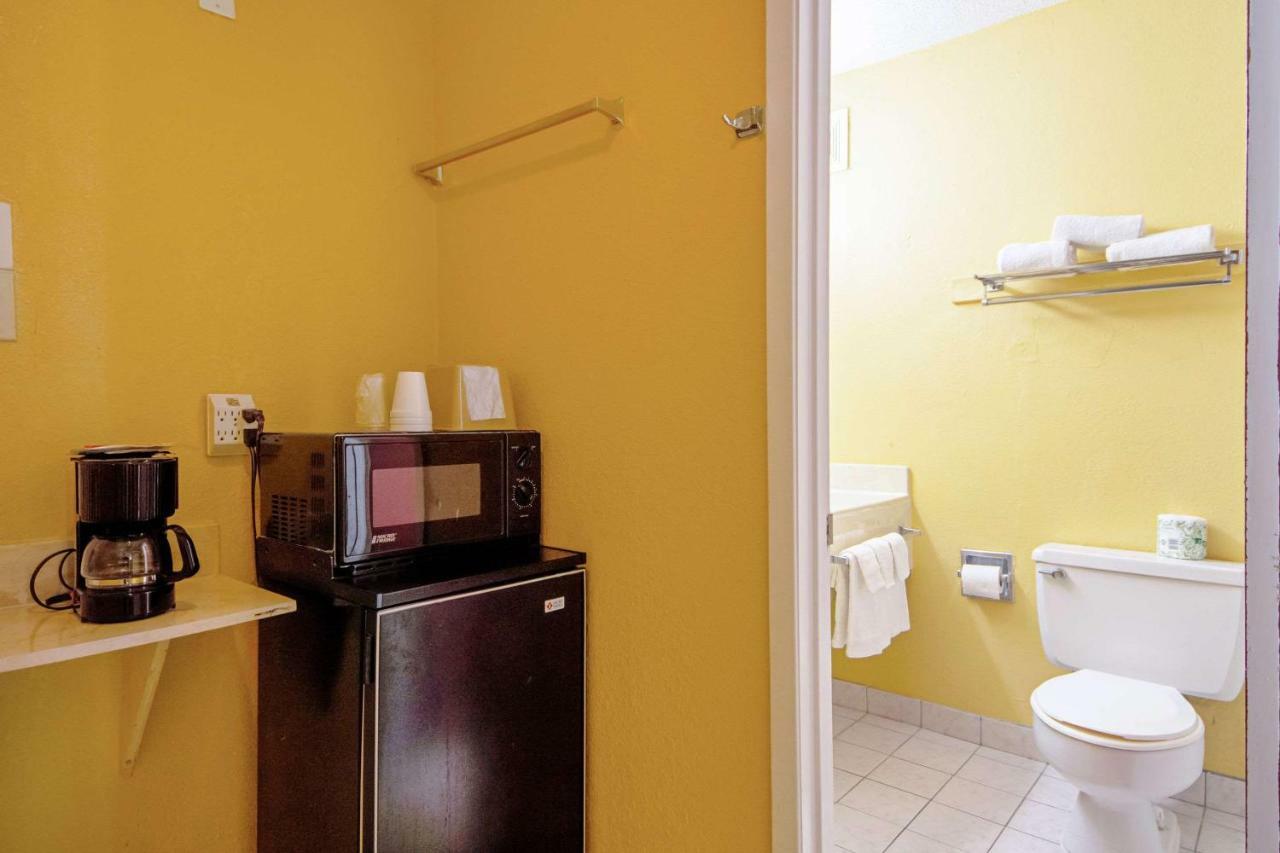 Economy Inn & Suites دينتون المظهر الخارجي الصورة