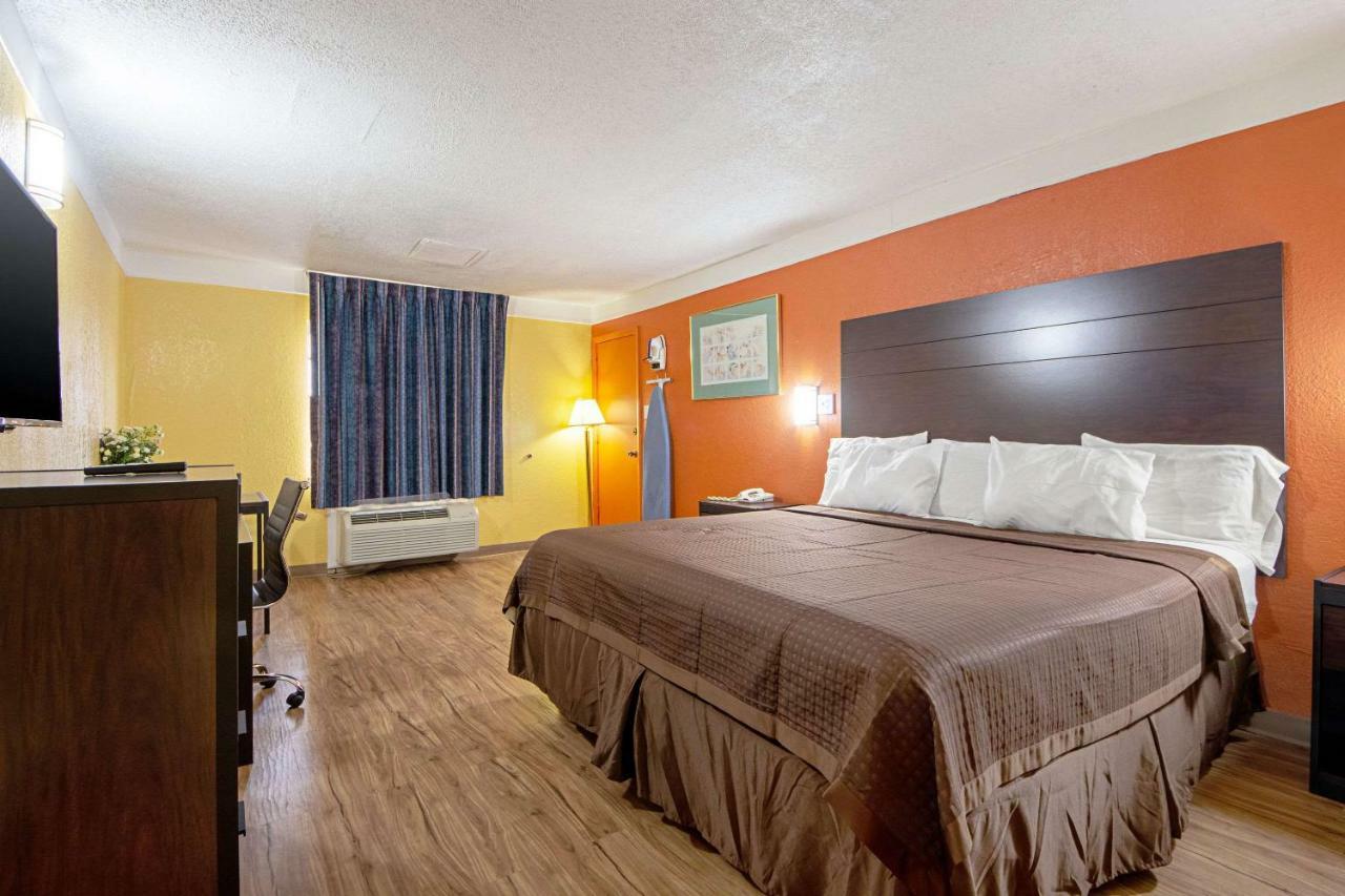 Economy Inn & Suites دينتون المظهر الخارجي الصورة