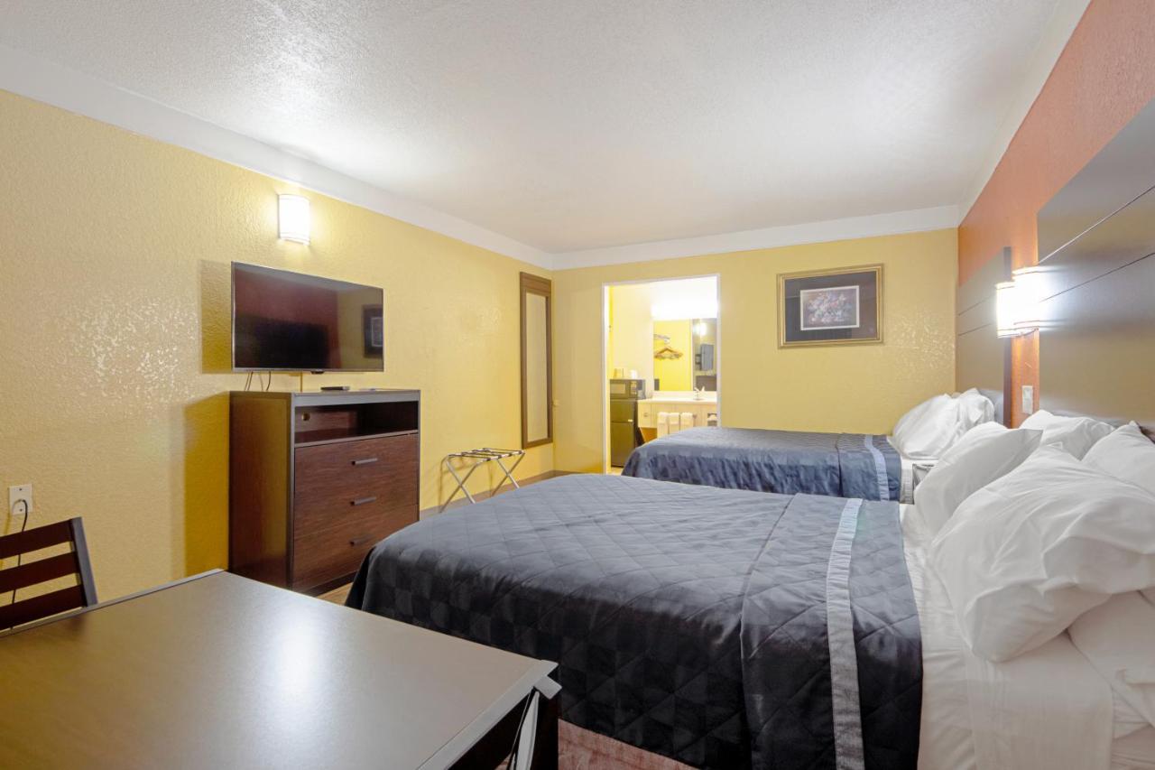 Economy Inn & Suites دينتون المظهر الخارجي الصورة