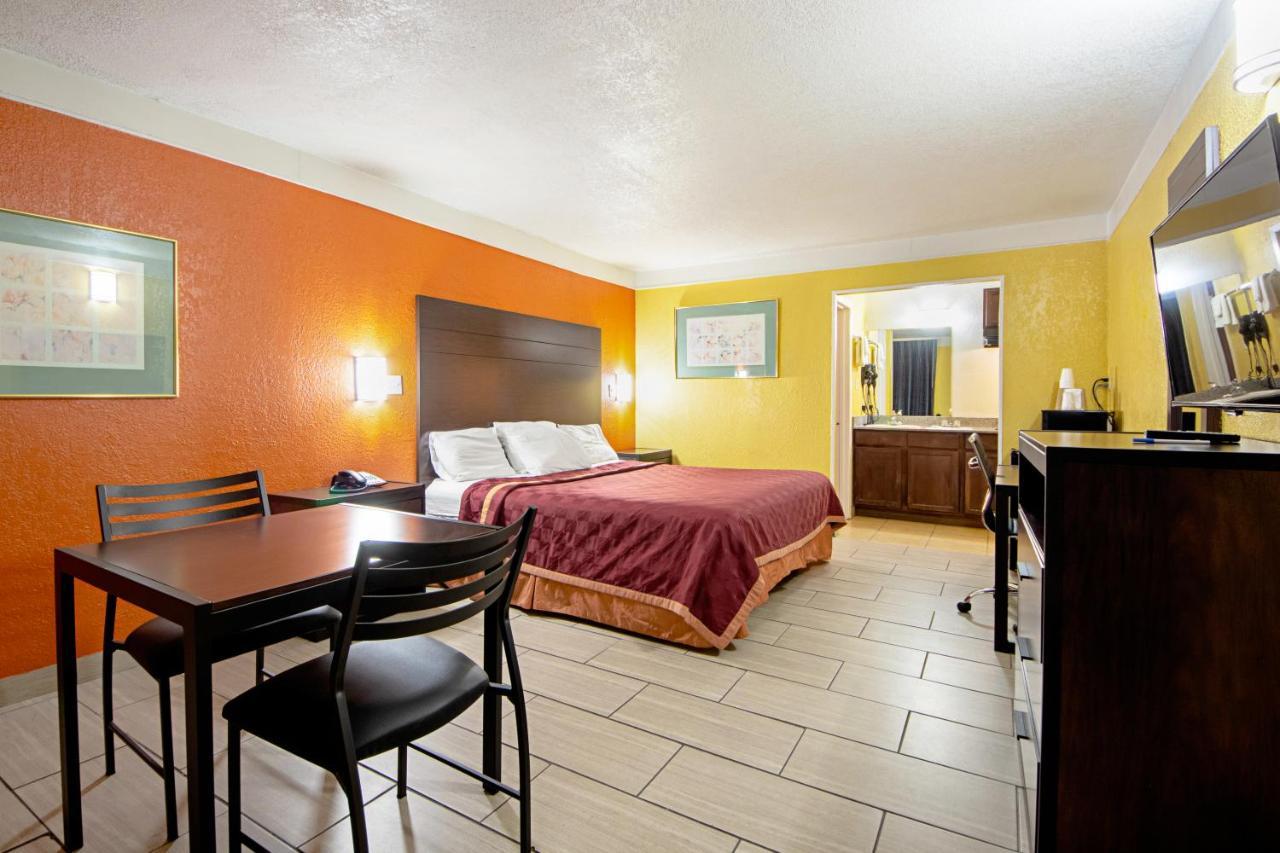 Economy Inn & Suites دينتون المظهر الخارجي الصورة